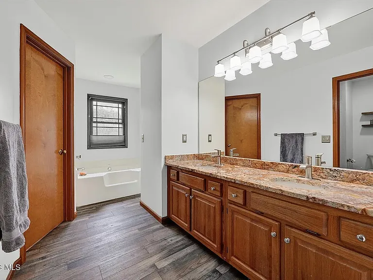 1212 Valley Bluff Rd — Photo 15