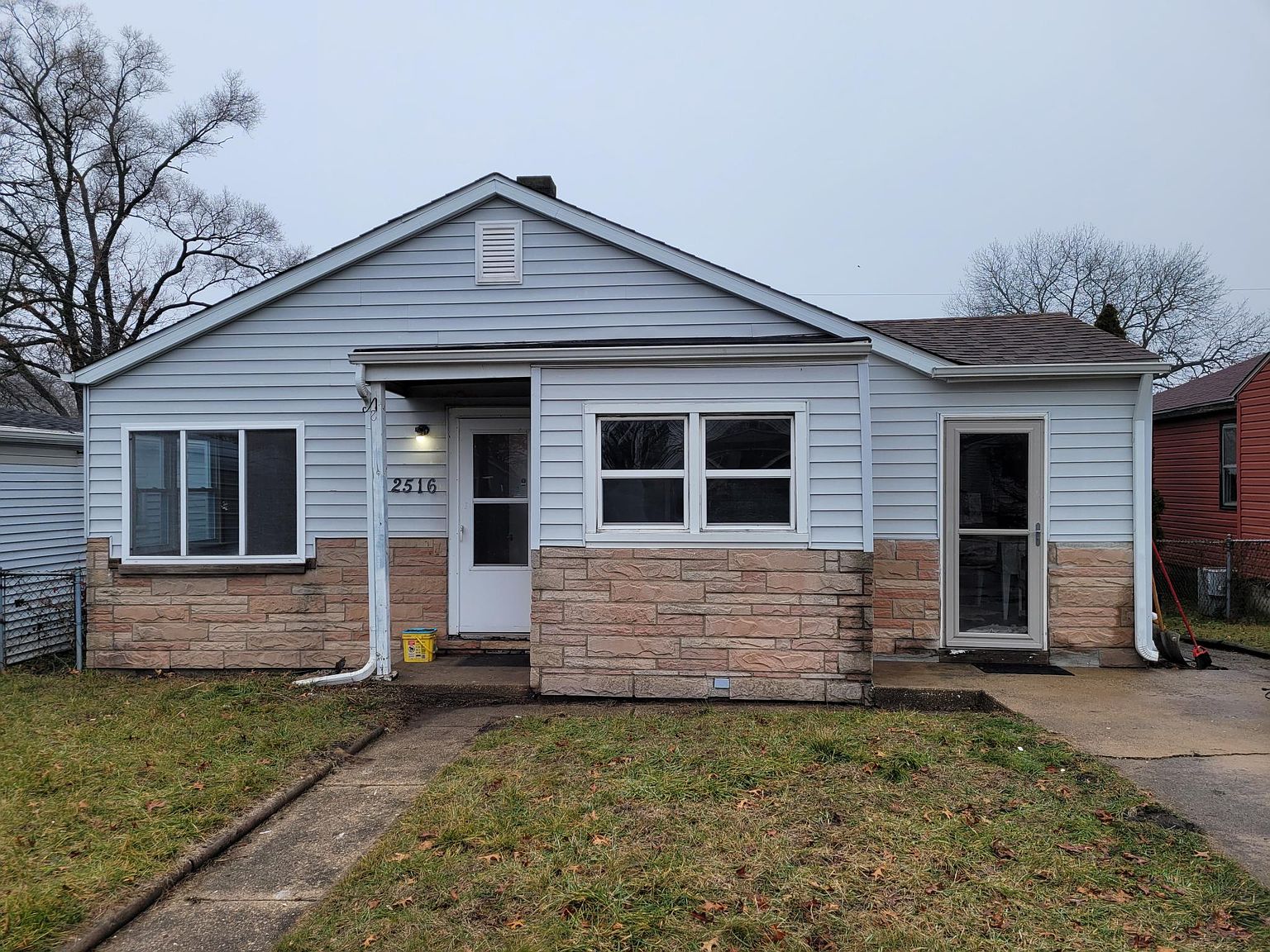 2516 E 36th Ave, Lake Station, IN 46405 | Zillow