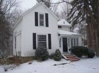 106 Cleveland St, Chagrin Falls, OH 44022