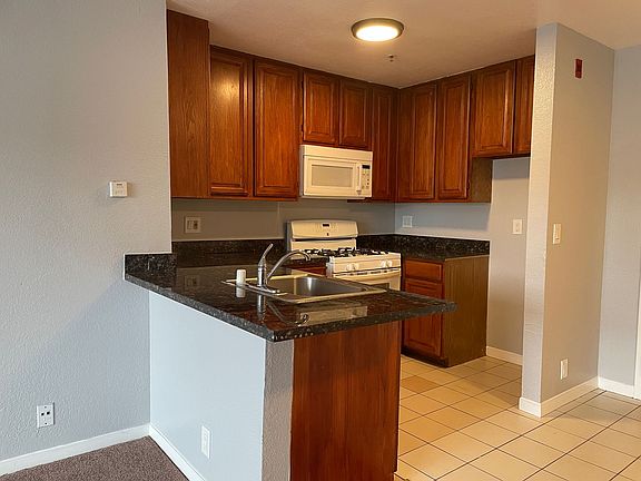 4th image of 2943 Macarthur Blvd #T205