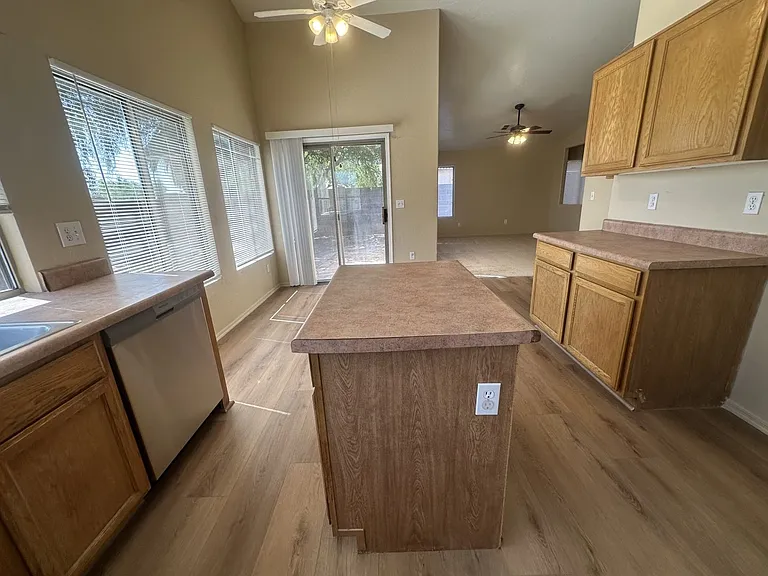 339 N Ocean Dr — Photo 14