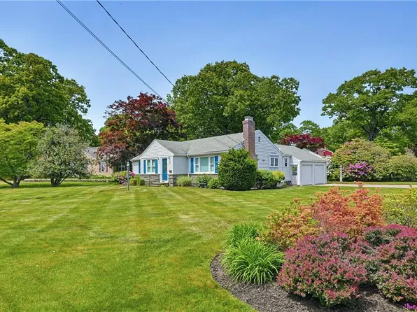 811 Namquid Dr, Warwick, RI 02888