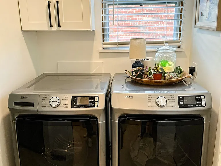 120 E 56th Pl — Photo 5