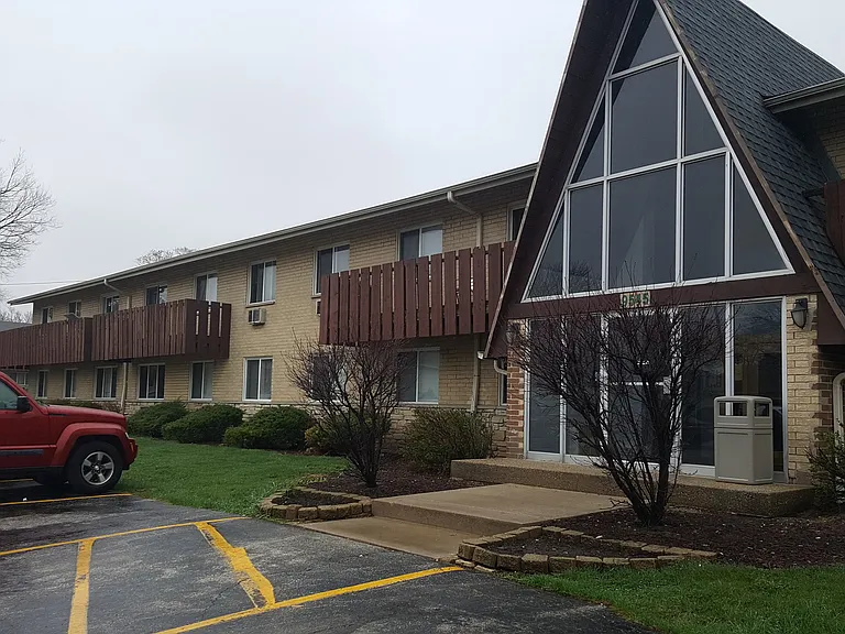 Evergreen Village Apartments — Photo 8