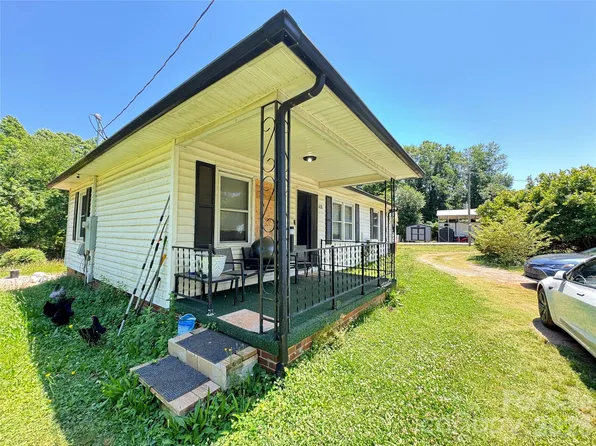 704 Morningside Dr, Mount Holly, NC 28120