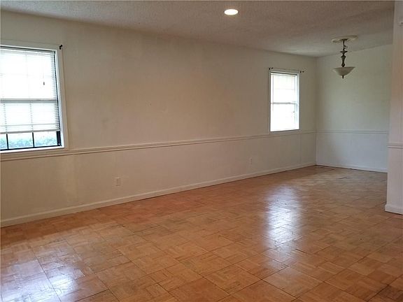 5th image of 5401 Waltham Ave