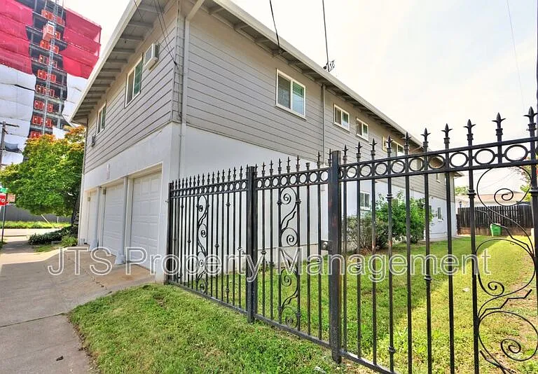 4439 V St #1 — Photo 57