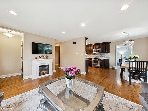 5th image of 5112 N Canfield Ave