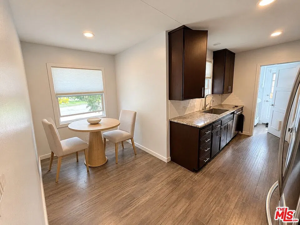 3 bed, 1.5 bath, 1900 sqft, $5,095 — Photo 4