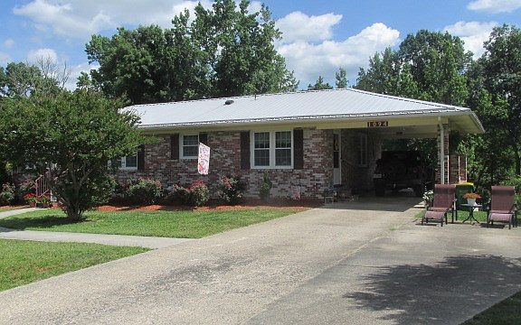 2nd image of 1094 E Oak Hill Dr