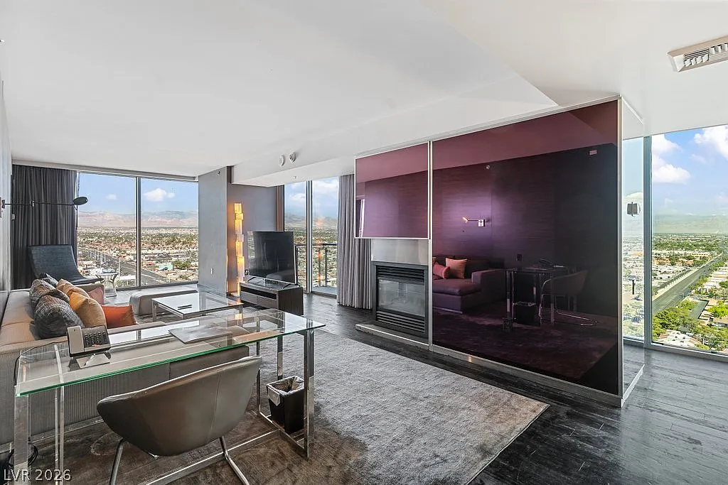 Palms Place — Photo 4