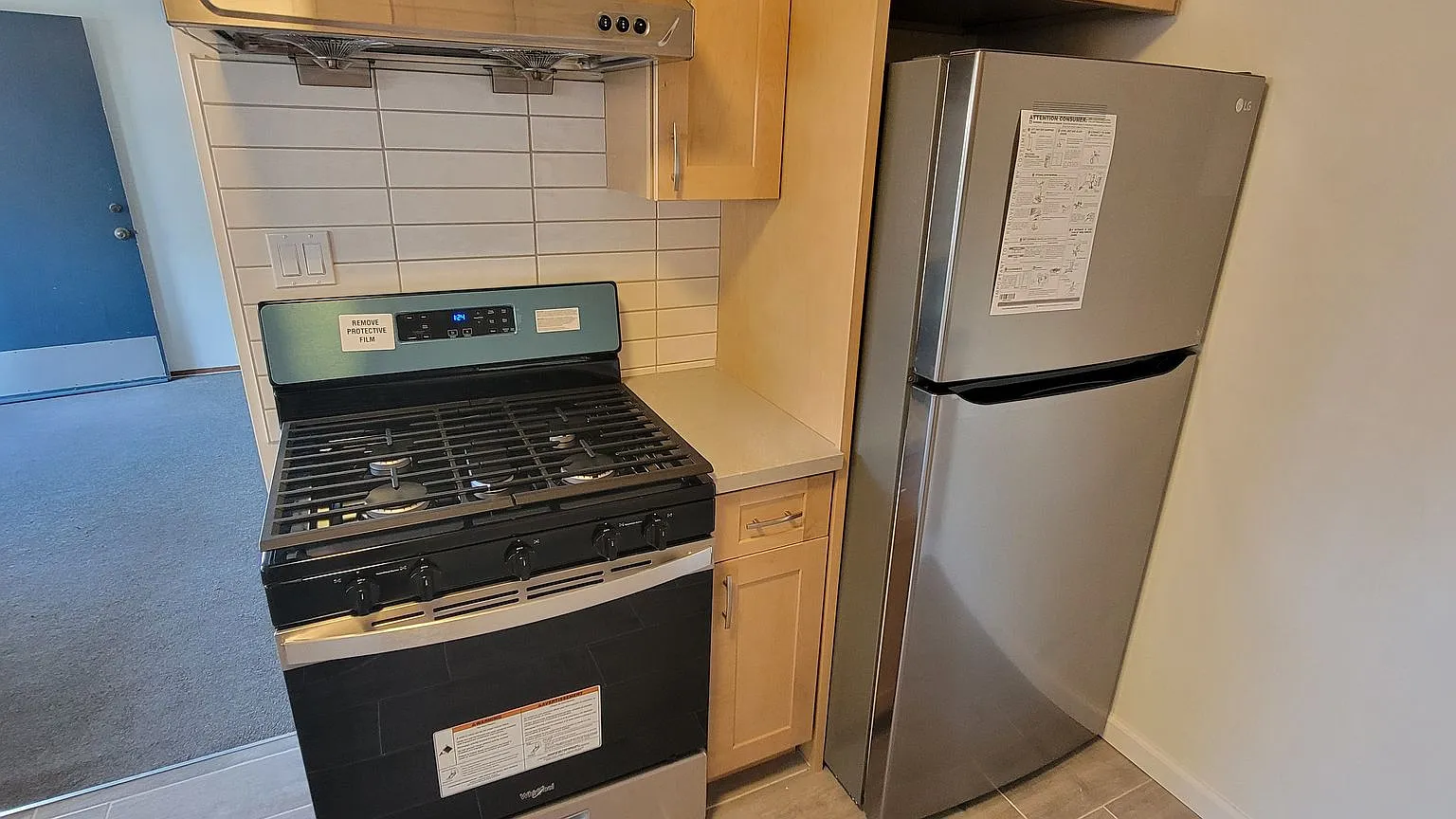Clean, quiet 2 bed 1 bath, freshly painted with new appliances — Photo 4