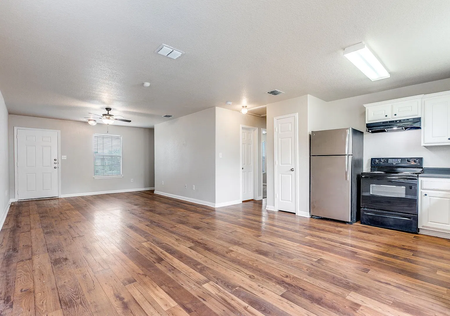 Charming 2- Bedroom in Canyon Crossing — Photo 3