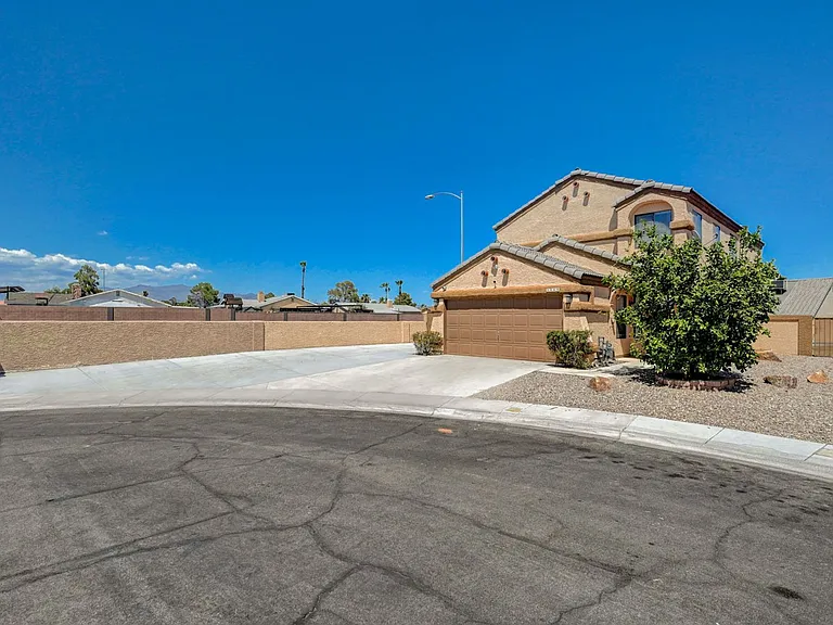 3949 Rhine Way — Photo 3