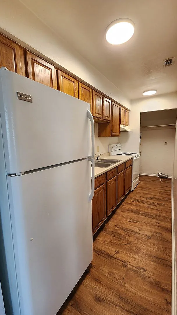 1239 Duplex — Photo 4