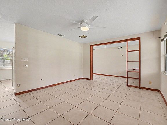 5th image of 1600 Avocado Ave