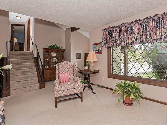 5th image of 6543 Hunter Dr