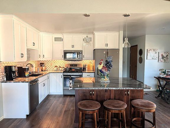 4th image of 2214 E 6th St