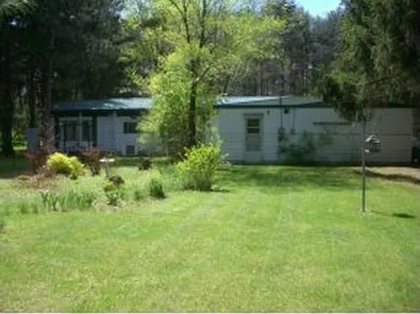 E1311 Grandview Rd, Waupaca, WI 54981