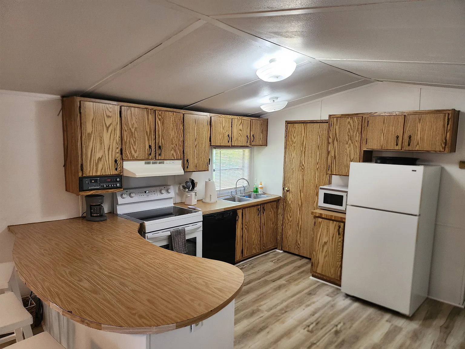 2 bed, 930 sqft, $1,050 — Photo 1