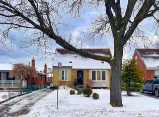 17 Athabaska Ave, Toronto, ON M2M2T6