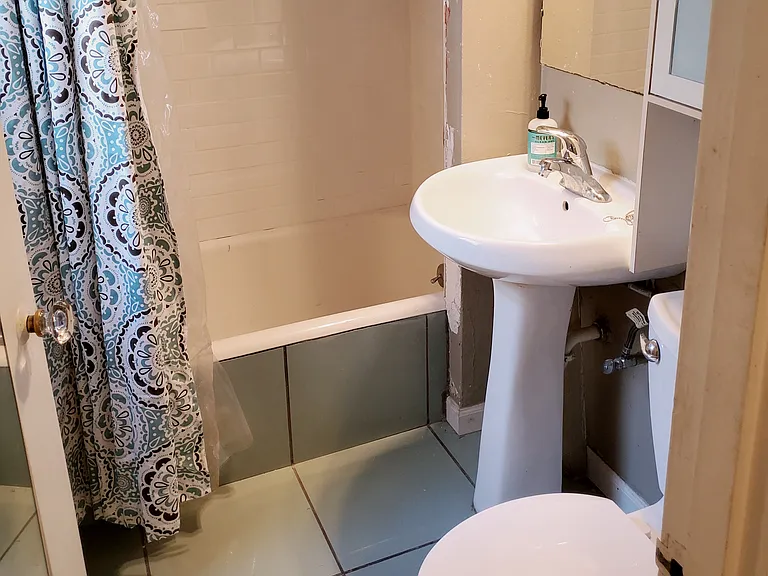 1142 McKinley Ave #12 — Photo 9
