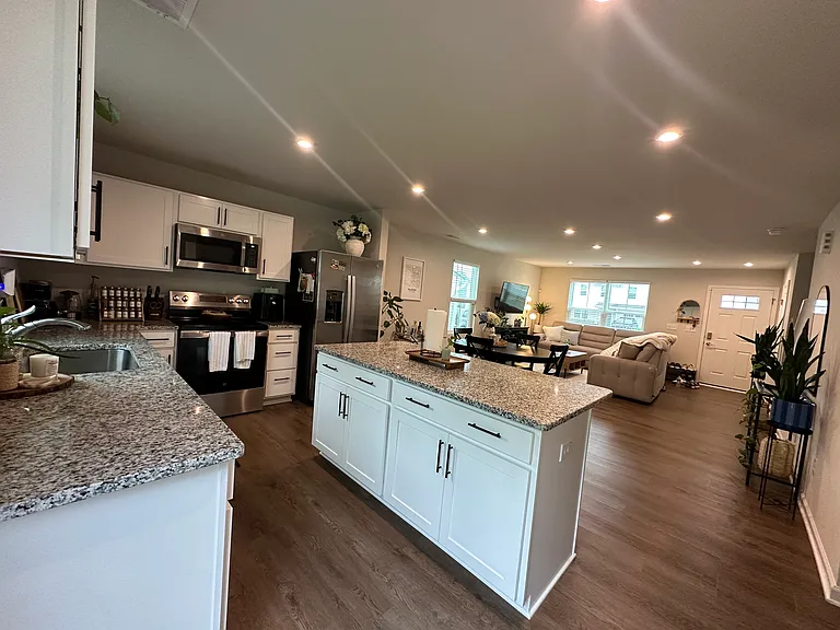 1441 Burgundy Bluff Ln — Photo 5