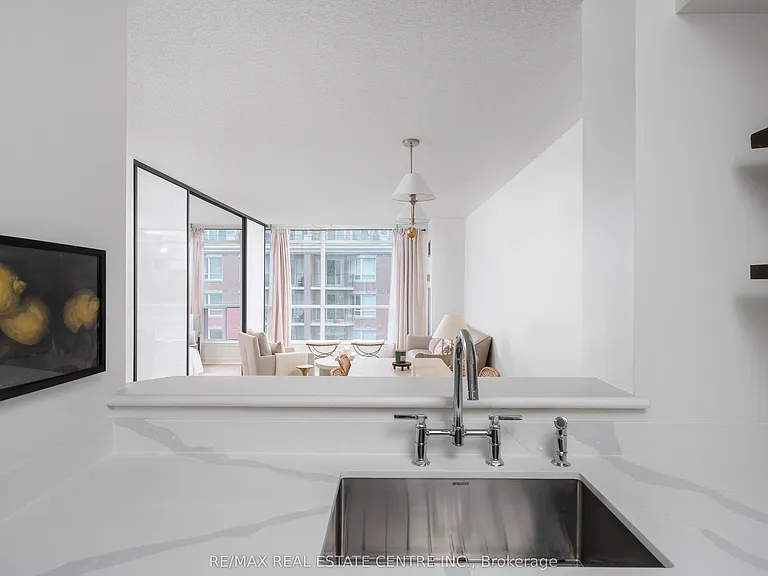 942 Yonge St #616 — Photo 20