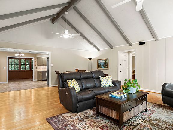 4th image of 3280 N Embry Cir