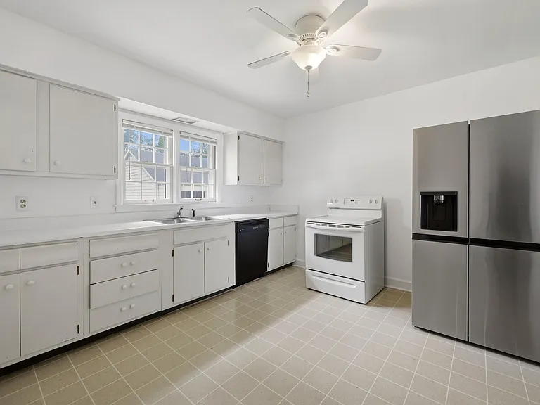 1911 Fontaine Rd — Photo 11
