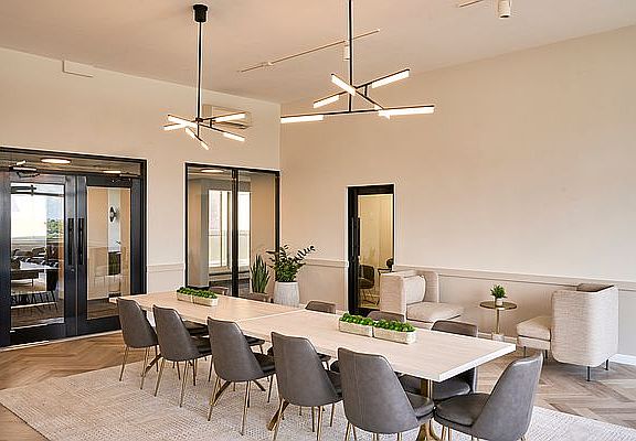 5th image of 546 Main St APT 527