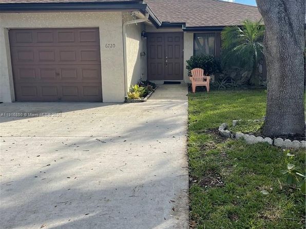 6720 NW 4th Ct