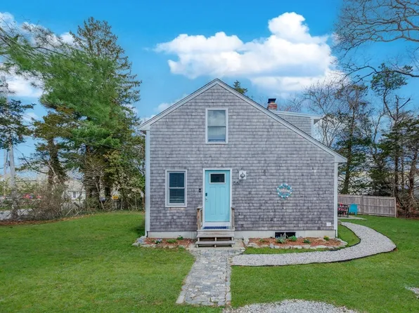 56 Acushnet Rd, Mattapoisett, MA 02739