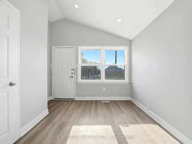 86 Adair Ave S — Photo 8