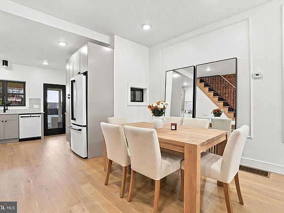 5th image of 832 Pennock St
