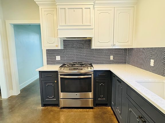 3rd image of 811 McLish St