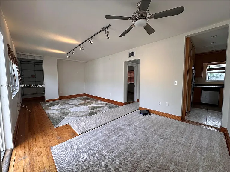 1100 Venetian Way #2B — Photo 10