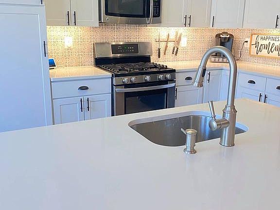 5th image of 15727 London Pl