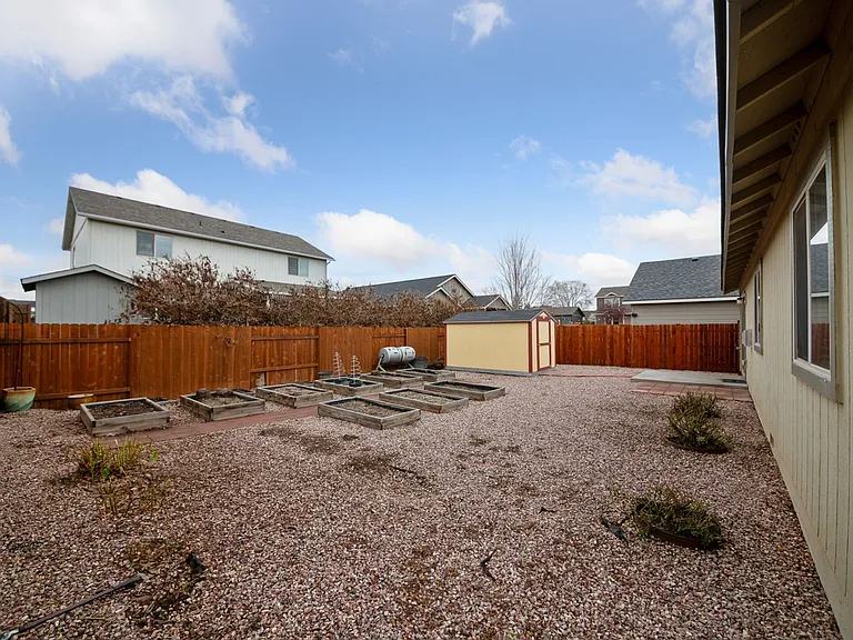 953 SW 25th Ln — Photo 36