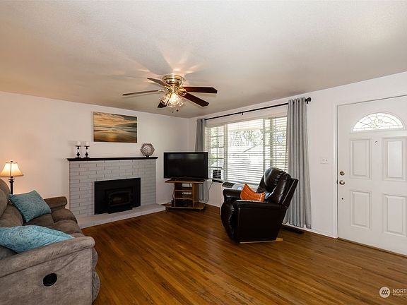 2nd image of 3757 Briarwood Drive SE