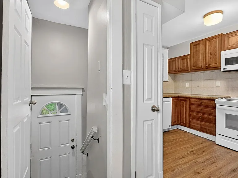 9006 Baroda Ave — Photo 11