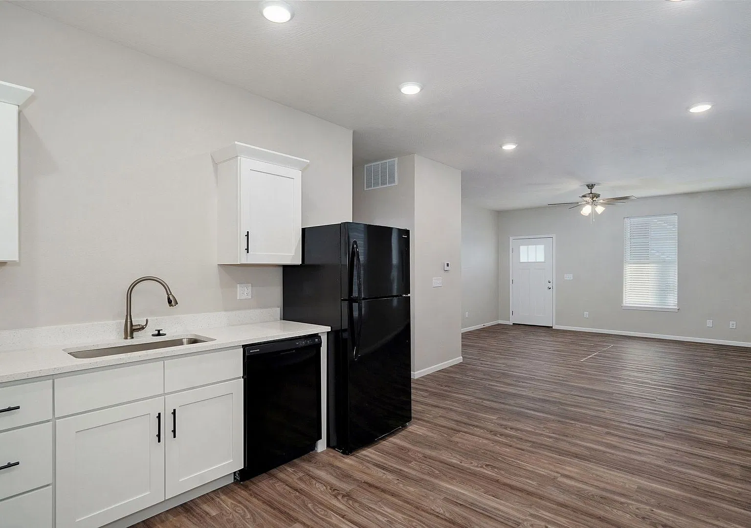 Hampton 312 — Photo 2