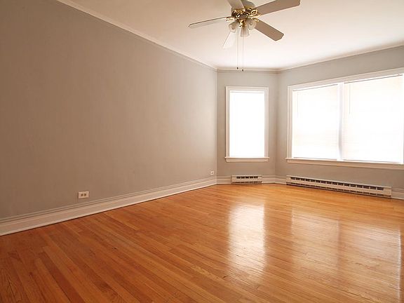 4th image of 340 S Austin Blvd APT 1L