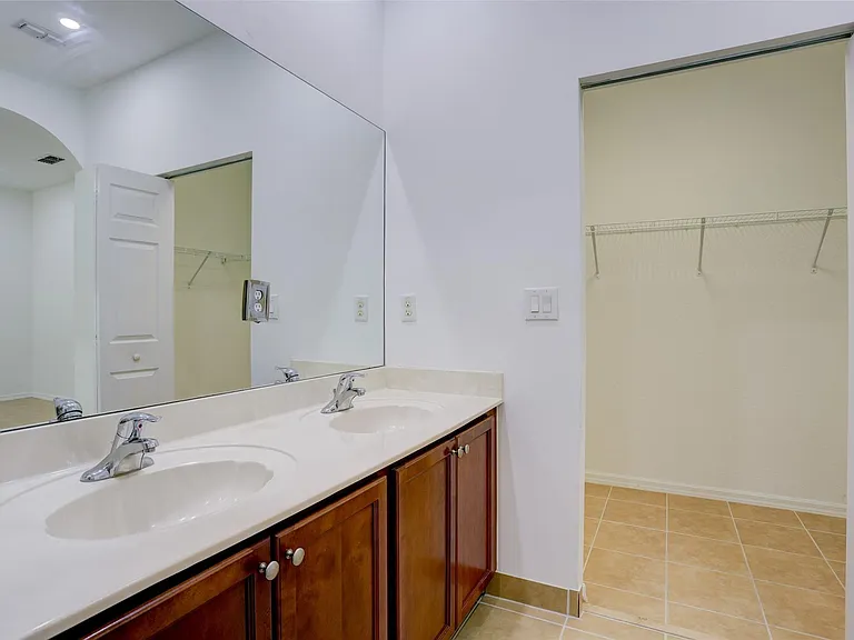 2851 W Prospect Rd #305 — Photo 16