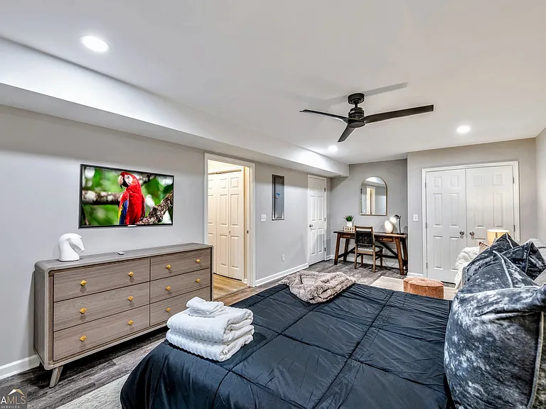 221 Remington Ln — Photo 17