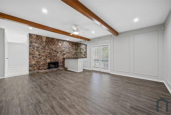 1st image of 8560 Park Ln #106