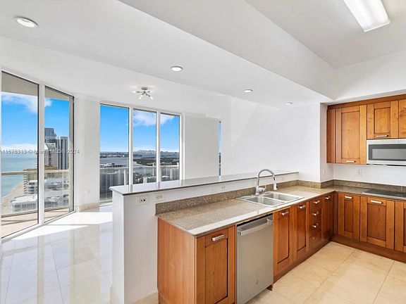4th image of 16699 Collins Ave #4309