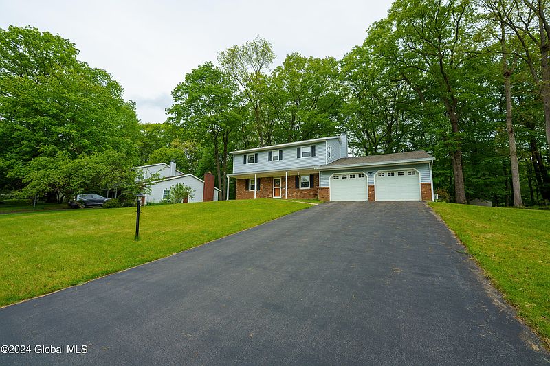 3rd image of 35 Brookline Drive