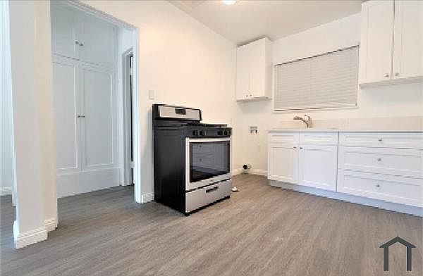 2nd image of 2437 Centinela Ave #3