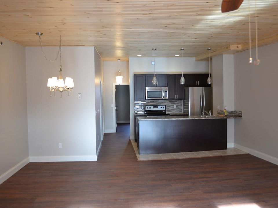 1000 sq ft, 2 bedroom
